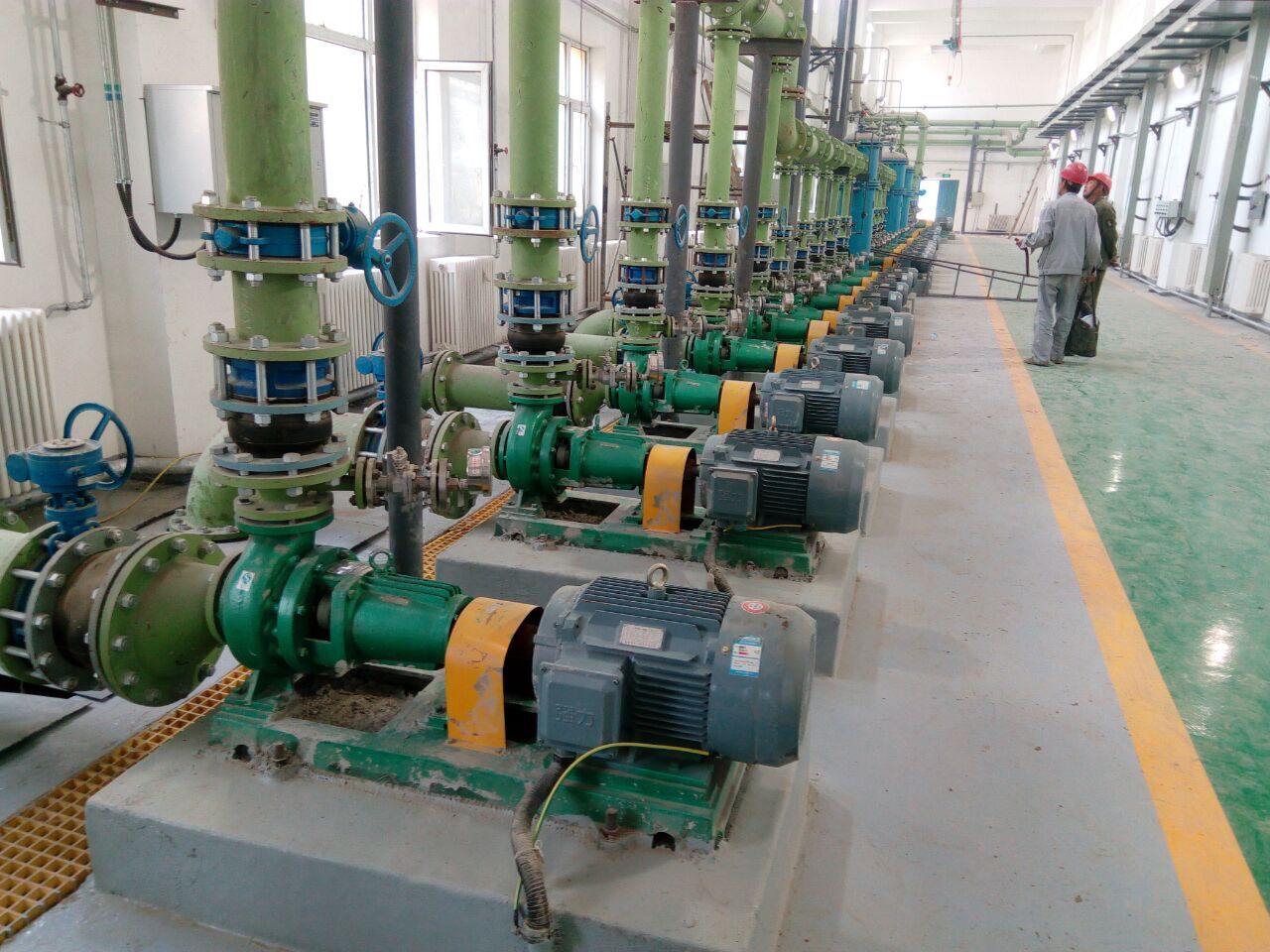 青海格爾木客戶IHF襯氟離心泵使用現(xiàn)場